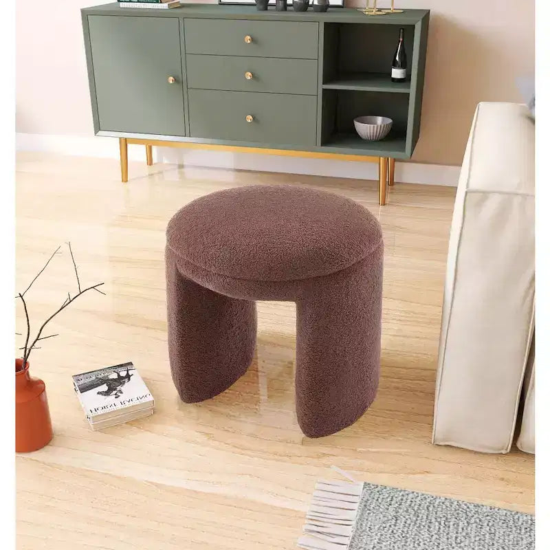 Meridian Furniture, Pouf/Sgabello Bowen in Tessuto Orsetto Finto Shearling