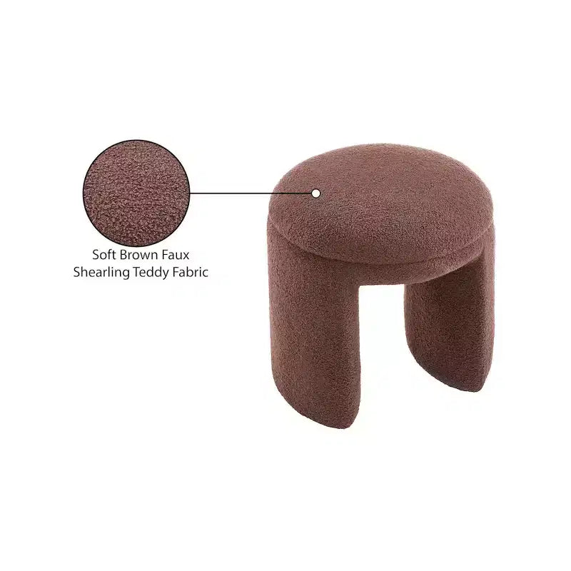 Meridian Furniture, Pouf/Sgabello Bowen in Tessuto Orsetto Finto Shearling