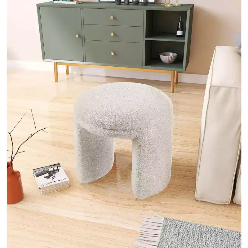 Meridian Furniture, Pouf/Sgabello Bowen in Tessuto Orsetto Finto Shearling