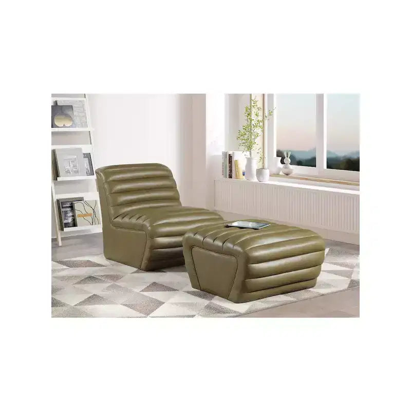 Meridian Furniture, Pouf Vega in pelle vegana