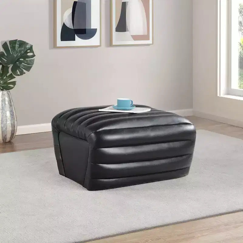 Meridian Furniture, Pouf Vega in pelle vegana