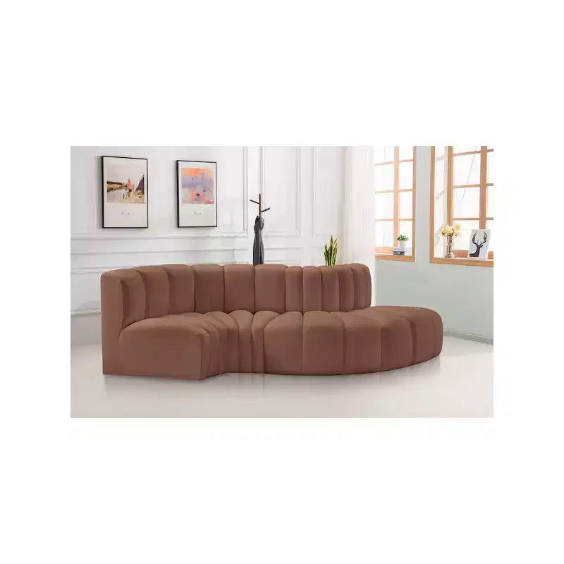 Meridian Furniture, divano modulare Arc in pelle vegana color cognac