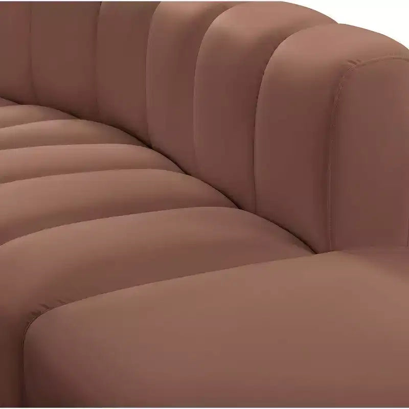 Meridian Furniture, divano modulare Arc in pelle vegana color cognac
