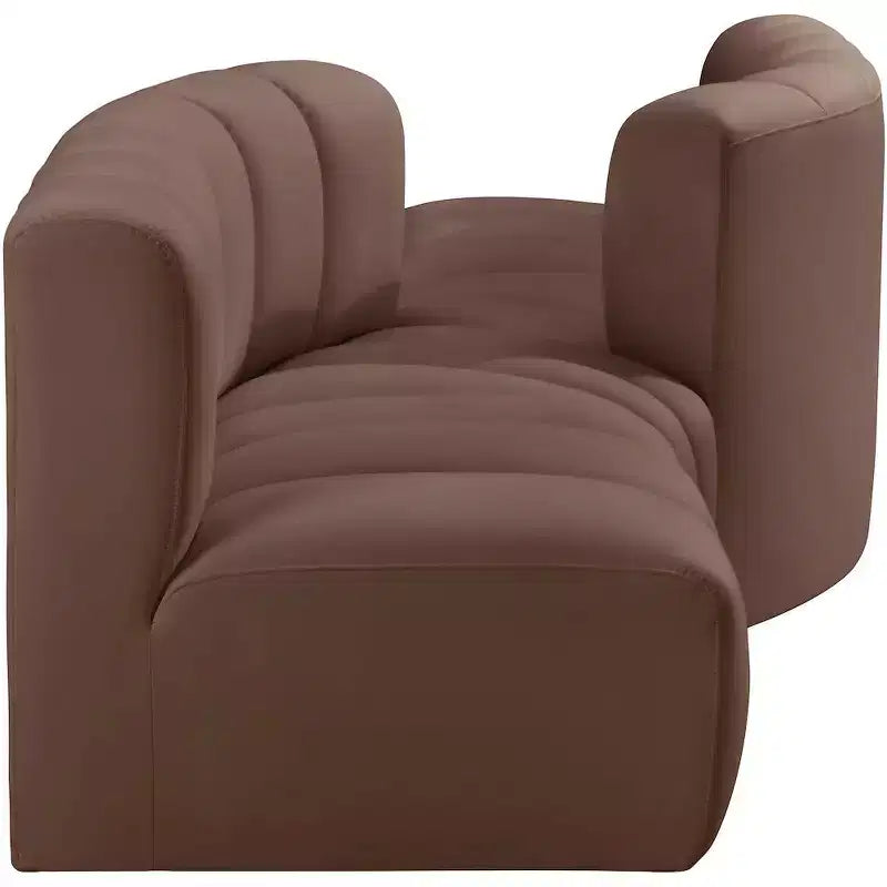 Meridian Furniture, divano modulare Arc in pelle vegana marrone