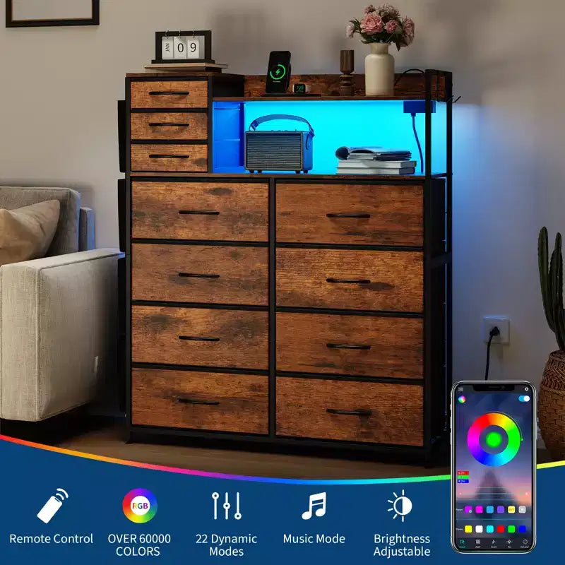 Comò Armadio a 8+3 Cassetti in Tessuto da 140 cm, 4 Tasche Laterali, Luci LED e Stazione di Ricarica per Camera da Letto