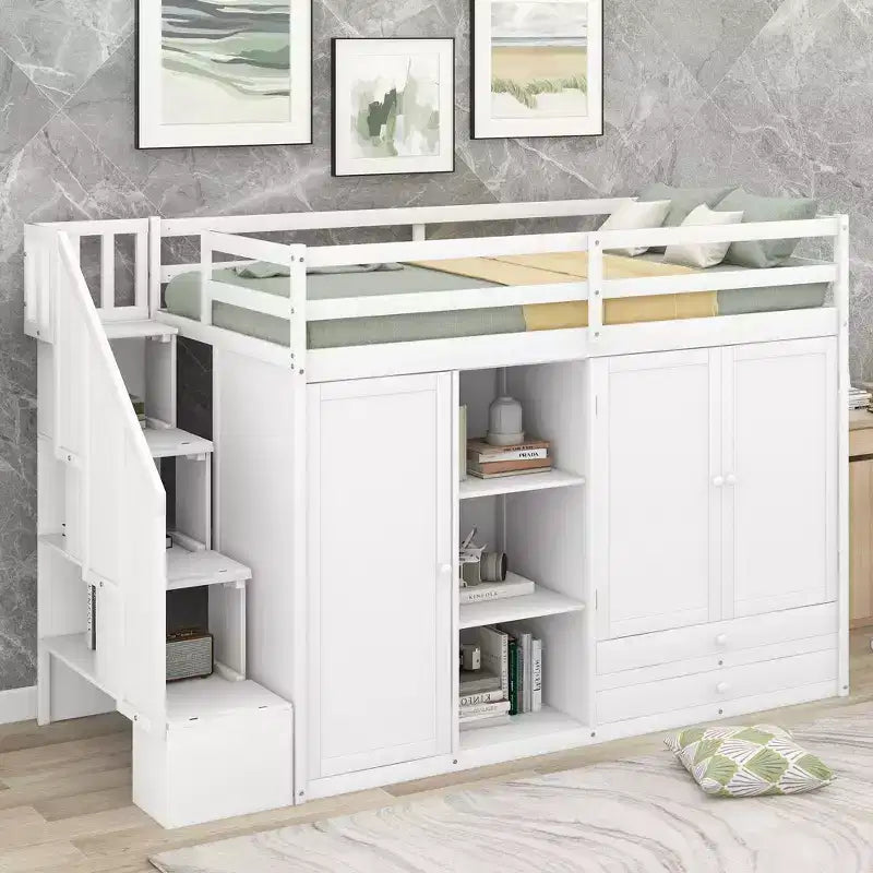 Letto a soppalco funzionale per cameretta con armadi e mensole, struttura in legno con scaletta contenitore e 2 cassetti