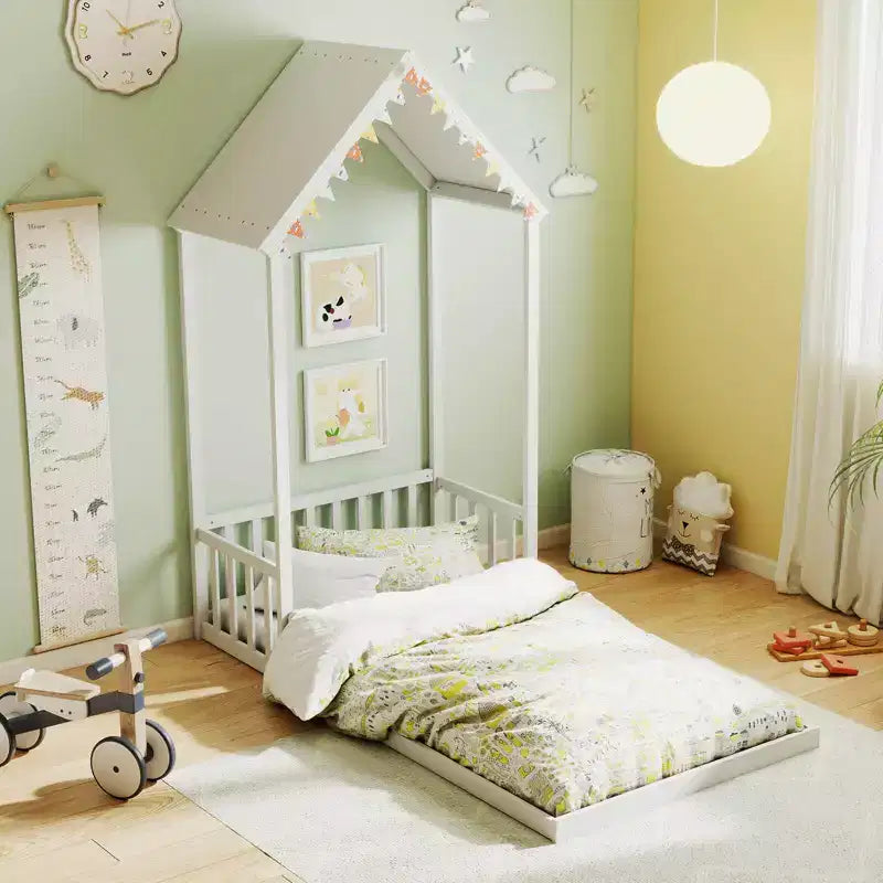Costway Letto a Casetta per Bambini, Lettino Montessori a Pavimento con Tetto a Forma di Casetta e Mezza Recinzione, Naturale/Bianco/Grigio