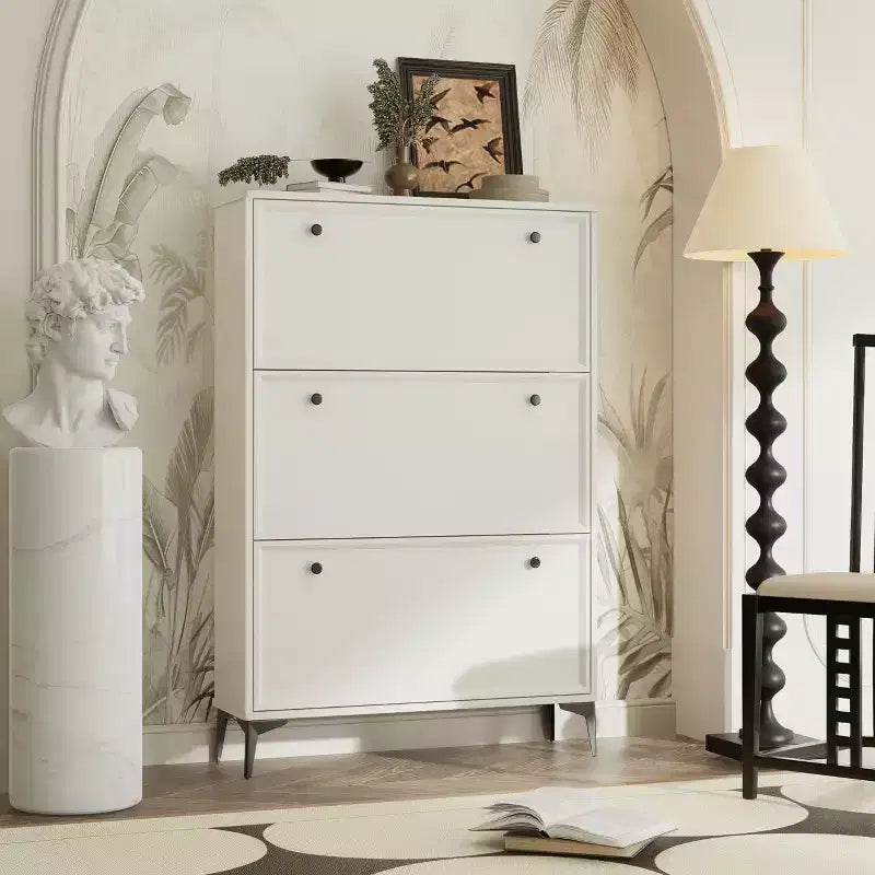 Scarpiera elegante Okak, Scarpiera con 3 cassetti a ribalta e gambe indipendenti, Scarpiera stretta per soggiorno, corridoio, Bianco lucido