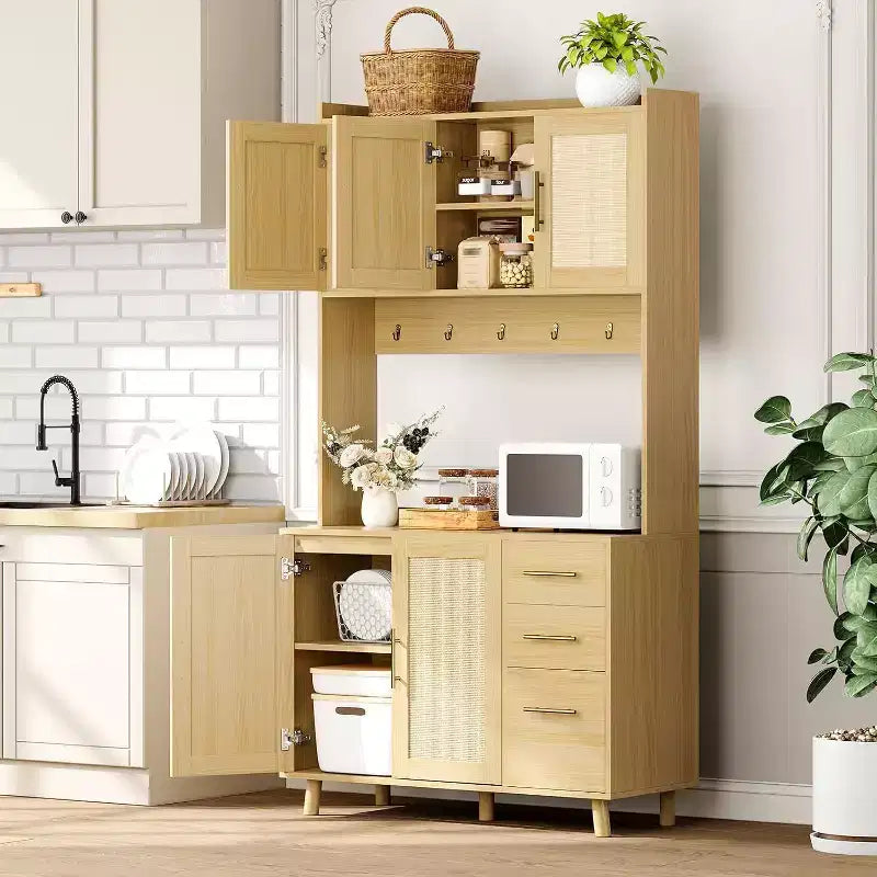 Acekool 71 Mobile Dispensa da Cucina Alta in Rattan, Credenza Boho con Ripiano per Microonde, Cassetti, Ganci, Mobile Contenitore per Sala da Pranzo, Naturale