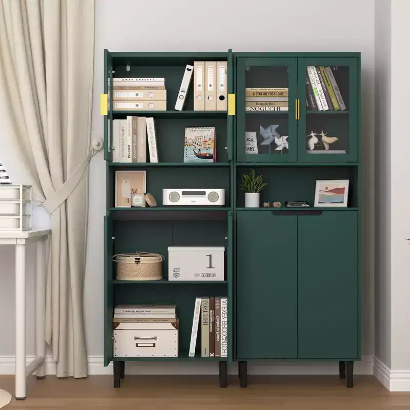 Libreria alta Okak con ripiani regolabili, scaffale autoportante con 4 ante in vetro temperato, vetrina per soggiorno, ufficio, verde