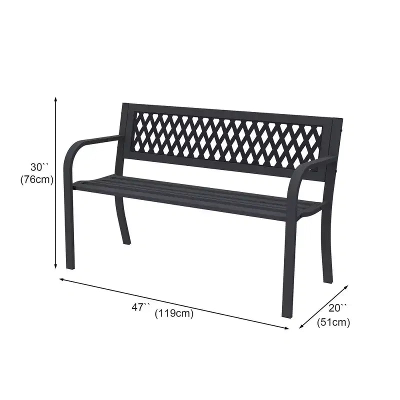 La panchina con struttura in ferro Dyonery è realizzata in metallo solido e presenta un design geometrico traforato, che la rende adatta per giardini, cortili e terrazze.