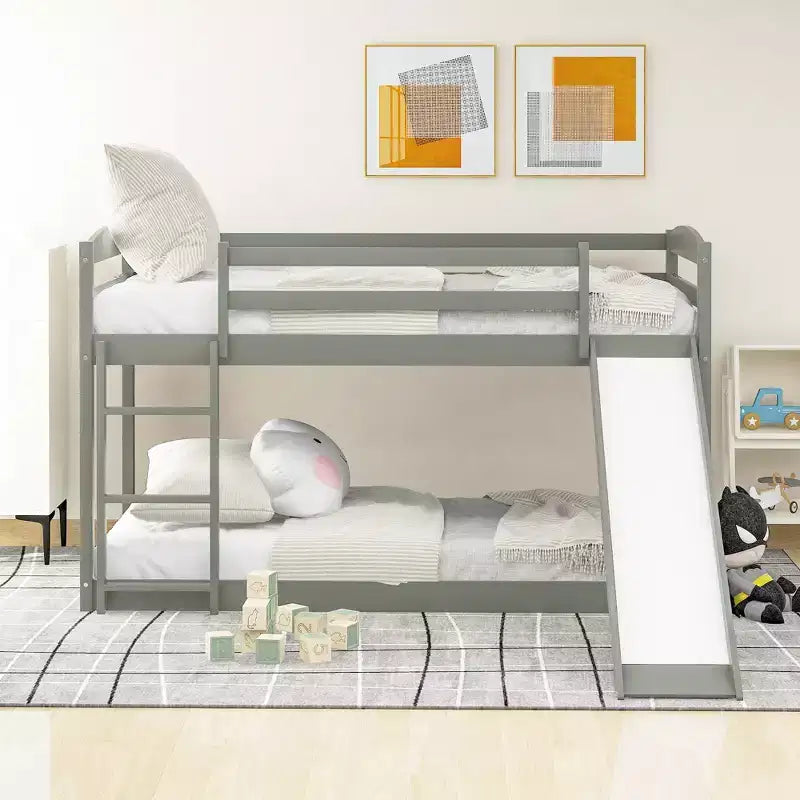 Letto a castello basso con scivolo, letto a castello singolo su singolo con scivolo e scaletta convertibili, struttura letto a castello a pavimento per bambini