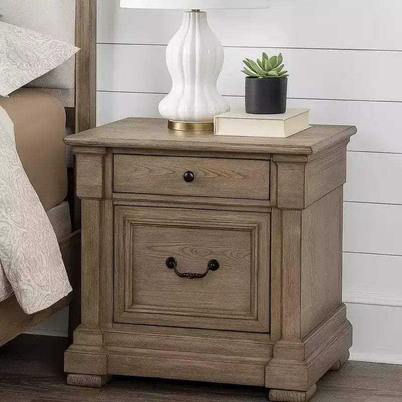 Comodino Royal Hampton, 2 cassetti, legno massello grigio invecchiato, 71 cm