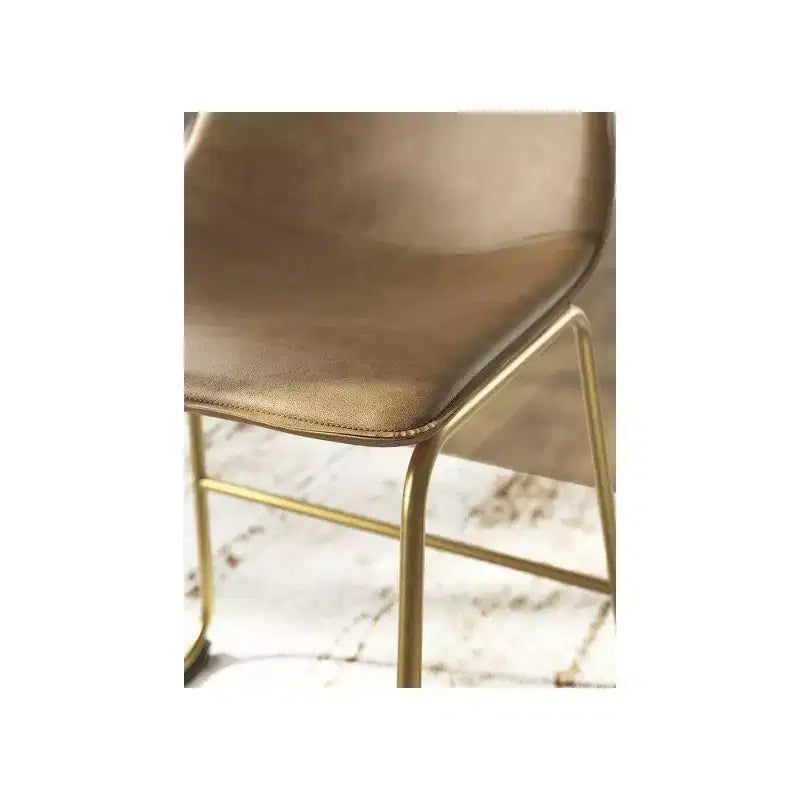 Signature Design by Ashley Sgabelli da Bar Lexadine ad Altezza Bancone, Set da 2, Rivestiti in Ecopelle, Finitura Tostato/Oro, Seduta a Secchiello Moderna