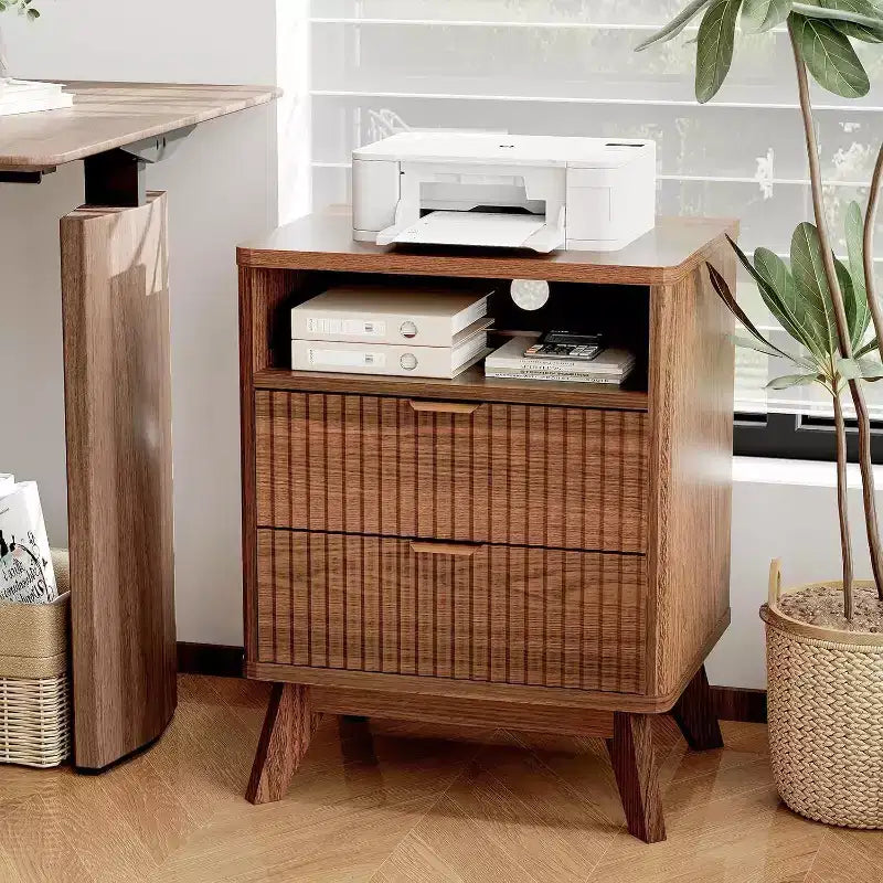 Comodino a giorno ondulato moderno con stazione di ricarica, comodino a 2 cassetti con ripiano aperto, comodino per camera da letto o soggiorno, elegante contenitore