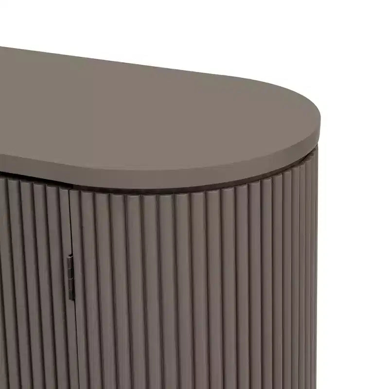 Clihome Credenza a strisce verticali con maniglie in metallo e ripiani regolabili per sala da pranzo, mobile moderno da soggiorno