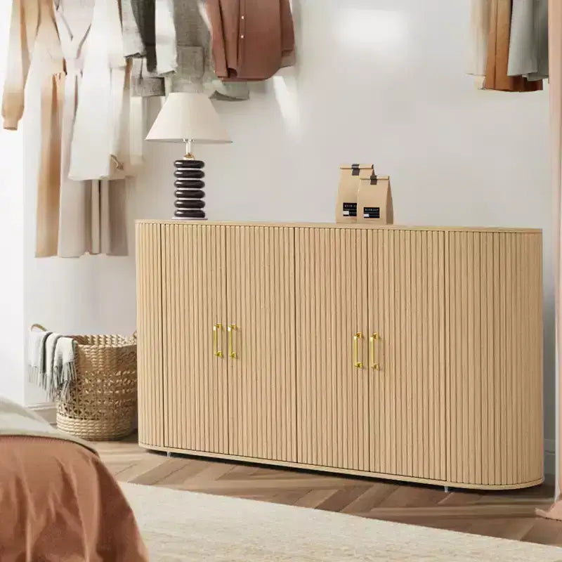 Credenza con accenti scanalati e ripiani regolabili, Mobile credenza con vano contenitore, per soggiorno e cucina
