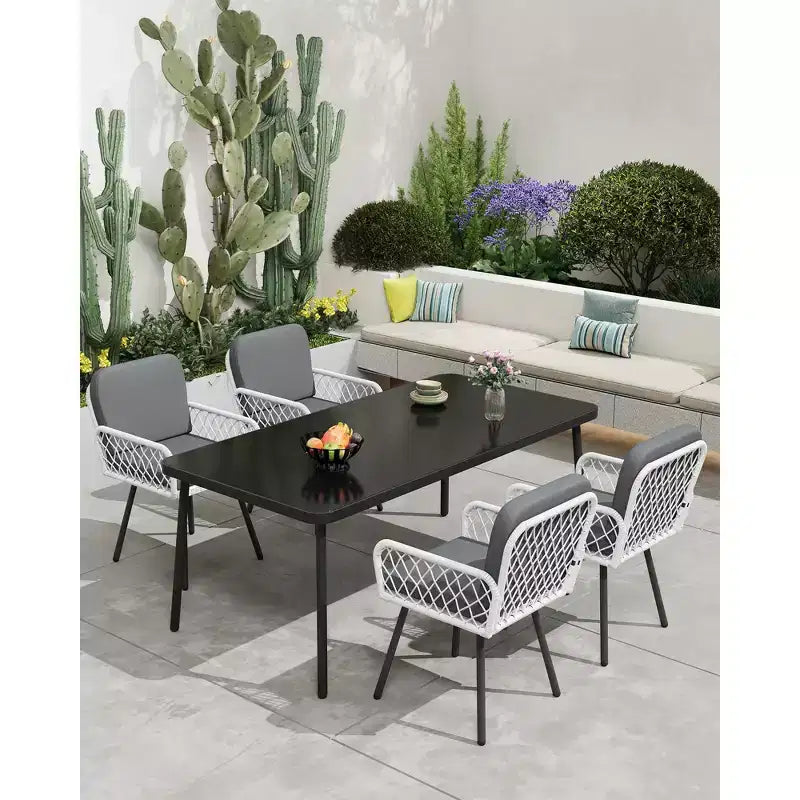 4 Sedie da giardino con struttura in metallo nero, rattan intrecciato a mano bianco e cuscini per giardino, balcone, patio, cortile