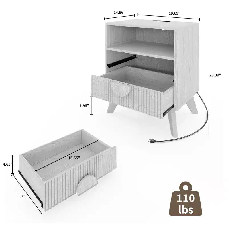 Comodino scanalato, Comodino alto in legno con stazione di ricarica, porte USB e prese, 2 cassetti e ripiano aperto, Tavolino moderno per la camera da letto