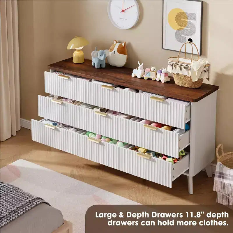 Cassettiera scanalata per camera da letto con 9 cassetti profondi, comò moderno largo 154 cm