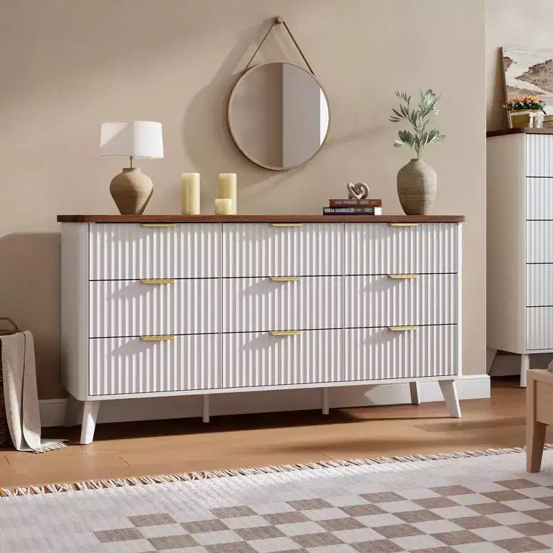 Cassettiera scanalata per camera da letto con 9 cassetti profondi, comò moderno largo 154 cm