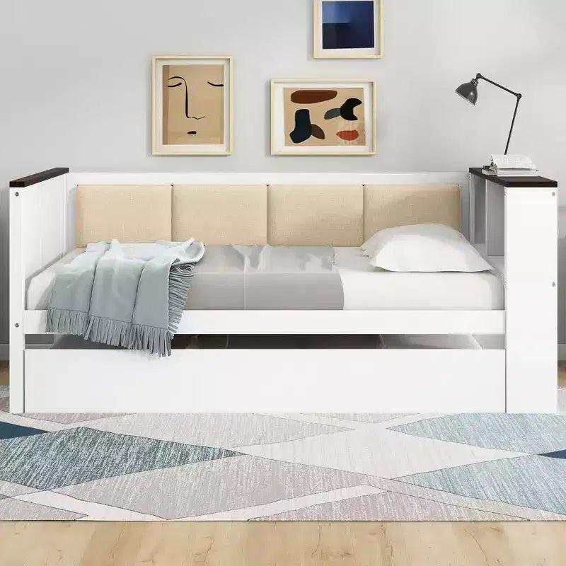 Divano letto singolo in legno Whisen con struttura e ripiani portaoggetti, schienale imbottito e letto estraibile