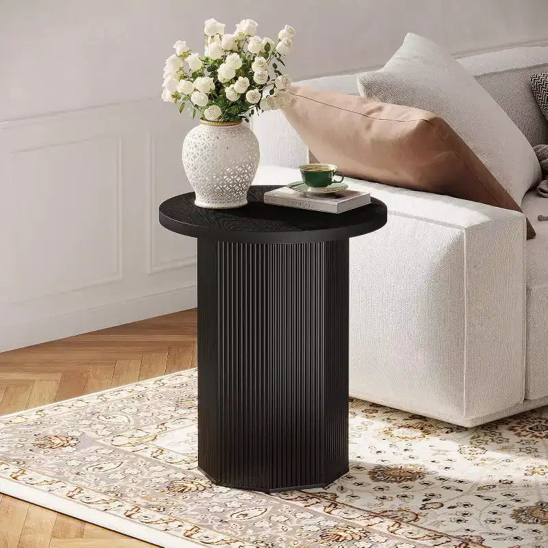 Tavolino rotondo Lantine, Tavolino laterale a piedistallo in stile rustico, Comodino in legno scanalato portabevande per soggiorno, camera da letto, Nero
