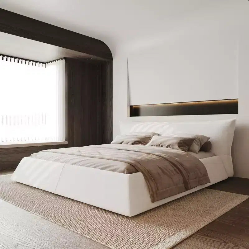 Letto a piattaforma imbottito king size Whisen, struttura in metallo e legno massello con testiera in velluto dalla forma speciale