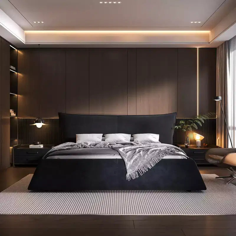 Letto a piattaforma imbottito king size Whisen, struttura in metallo e legno massello con testiera in velluto dalla forma speciale