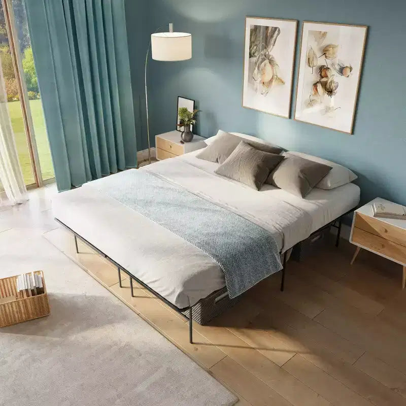 Struttura letto a piattaforma in metallo Boyd Sleep 14 con montaggio senza attrezzi, superficie antiscivolo testurizzata