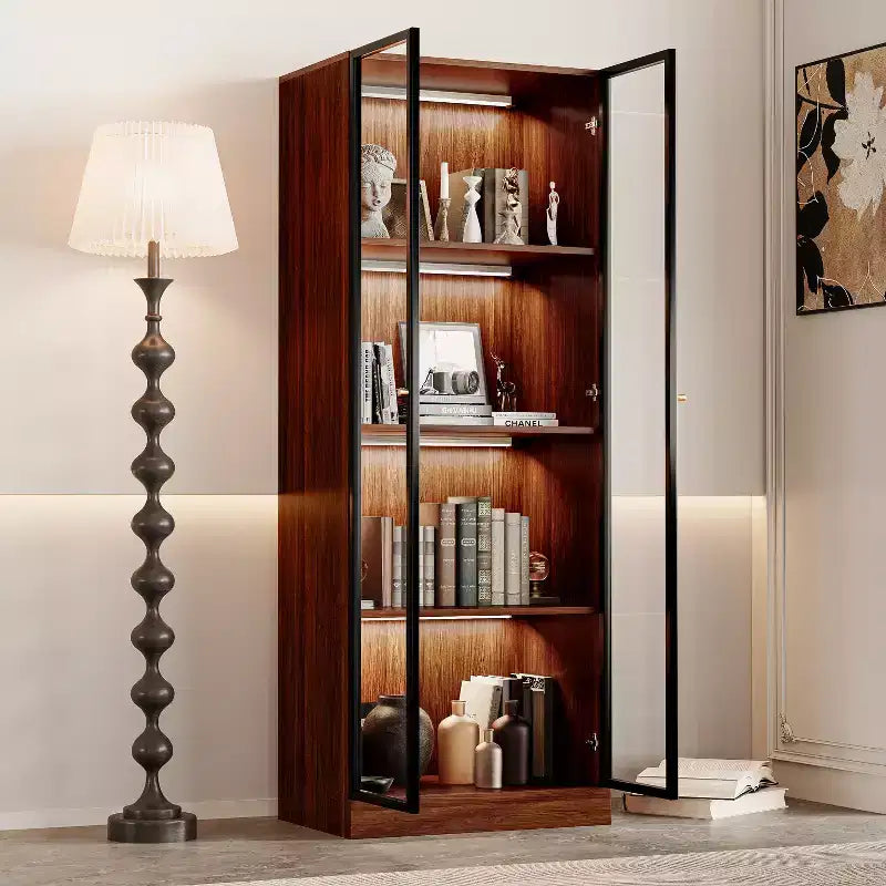 ATJafurn 23.6'' Vetrina Espositiva in Vetro Marrone con Mobile Bar e Dispensa, Credenza Moderna di Metà Secolo a 4 Ripiani in Legno con LED per Soggiorno