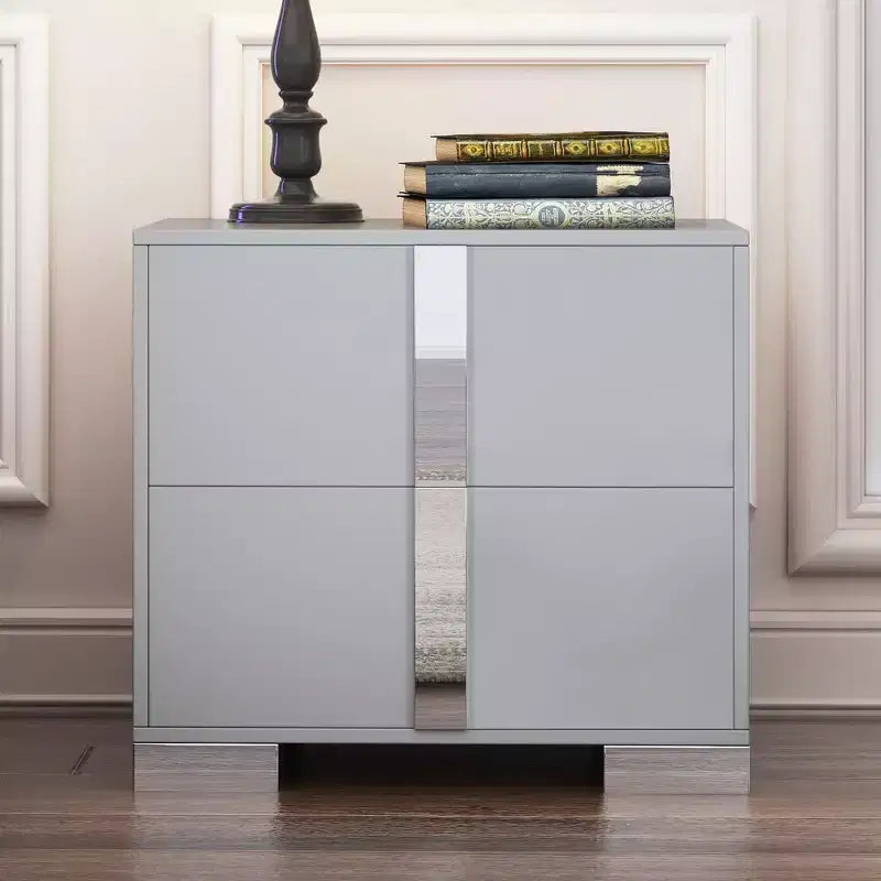 Comodino elegante Whisen, tavolino da notte a specchio con 2 cassetti, base in metallo
