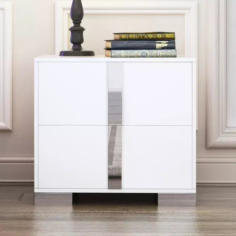 Comodino elegante Whisen, tavolino da notte a specchio con 2 cassetti, base in metallo
