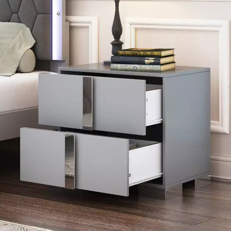 Comodino elegante Whisen, tavolino da notte a specchio con 2 cassetti, base in metallo