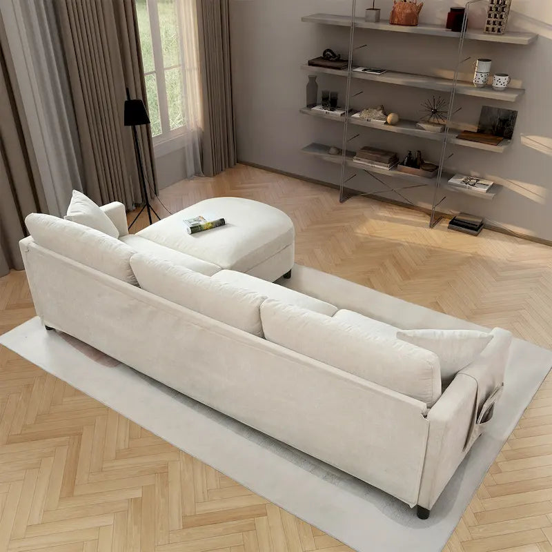 Divano Sezionale Spazioso a 4 Posti Beige 107.87 con Pouf Movibile, Cuscini Rimovibili e Pratico Vano Contenitore nel Bracciolo