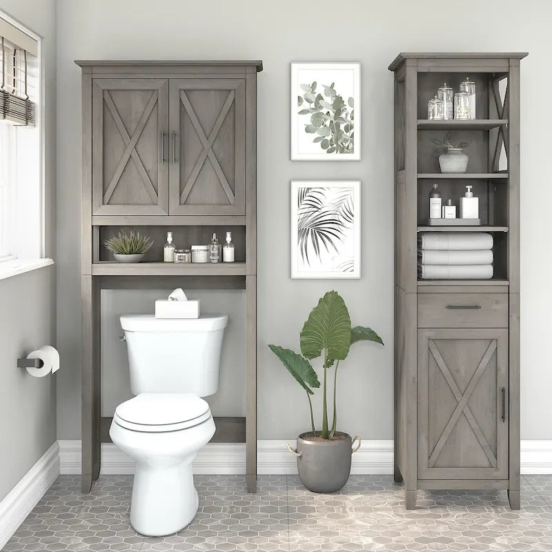 Armadietto alto in lino e salvaspazio Key West di Bush Furniture