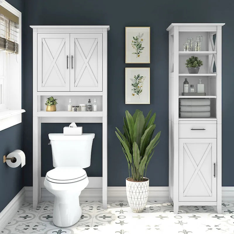 Armadietto alto in lino e salvaspazio Key West di Bush Furniture