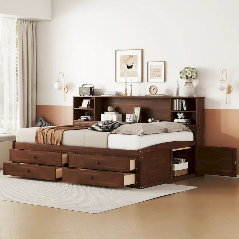 Letto matrimoniale in legno con scaffali portaoggetti integrati, 4 cassetti e 2 armadietti