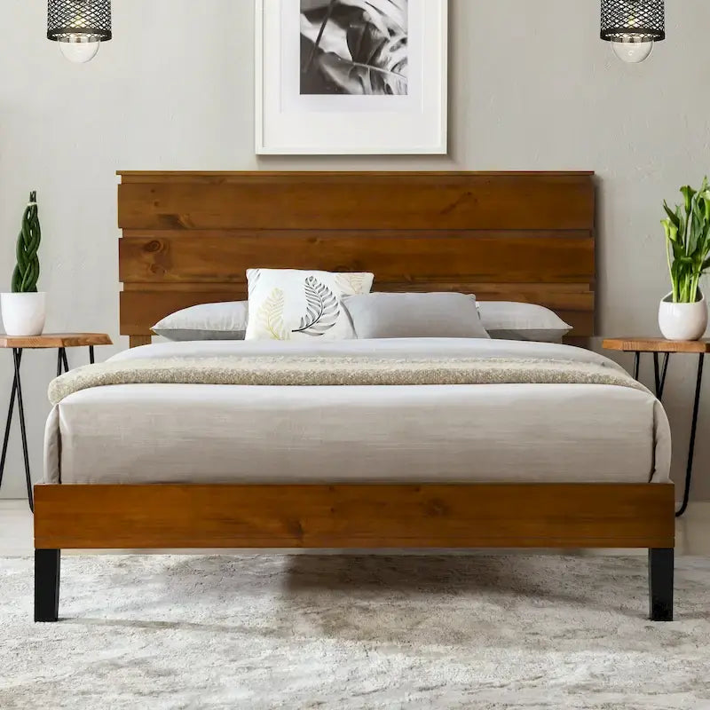 Letto a piattaforma in legno massello marrone, stile Mid-Century Modern King Size con testiera a tre pannelli