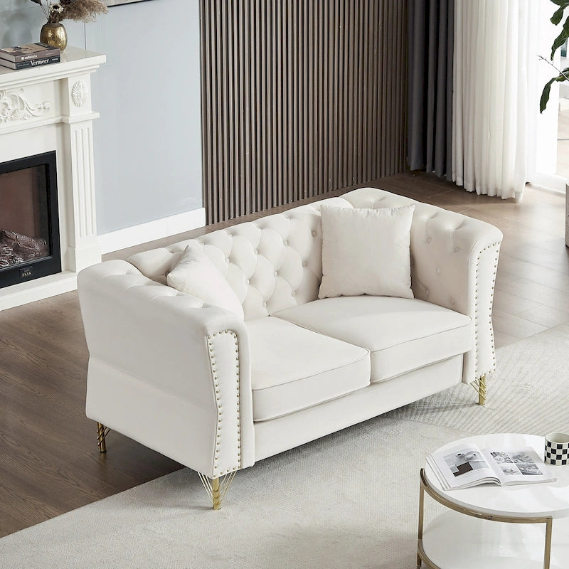 Divano a 2 Posti Beige 60.2 in Velluto con Piedini in Metallo, 2 Cuscini, Rivetti Decorativi, Struttura in Legno Massello e Imbottitura in Schiuma