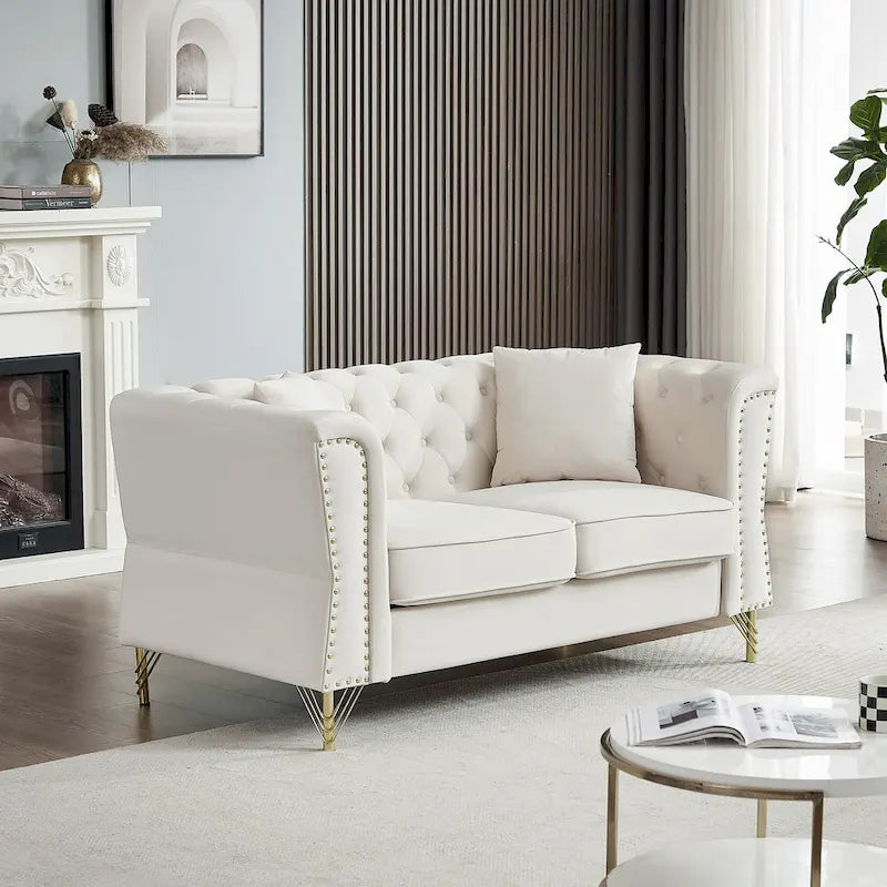 Divano a 2 Posti Beige 60.2 in Velluto con Piedini in Metallo, 2 Cuscini, Rivetti Decorativi, Struttura in Legno Massello e Imbottitura in Schiuma