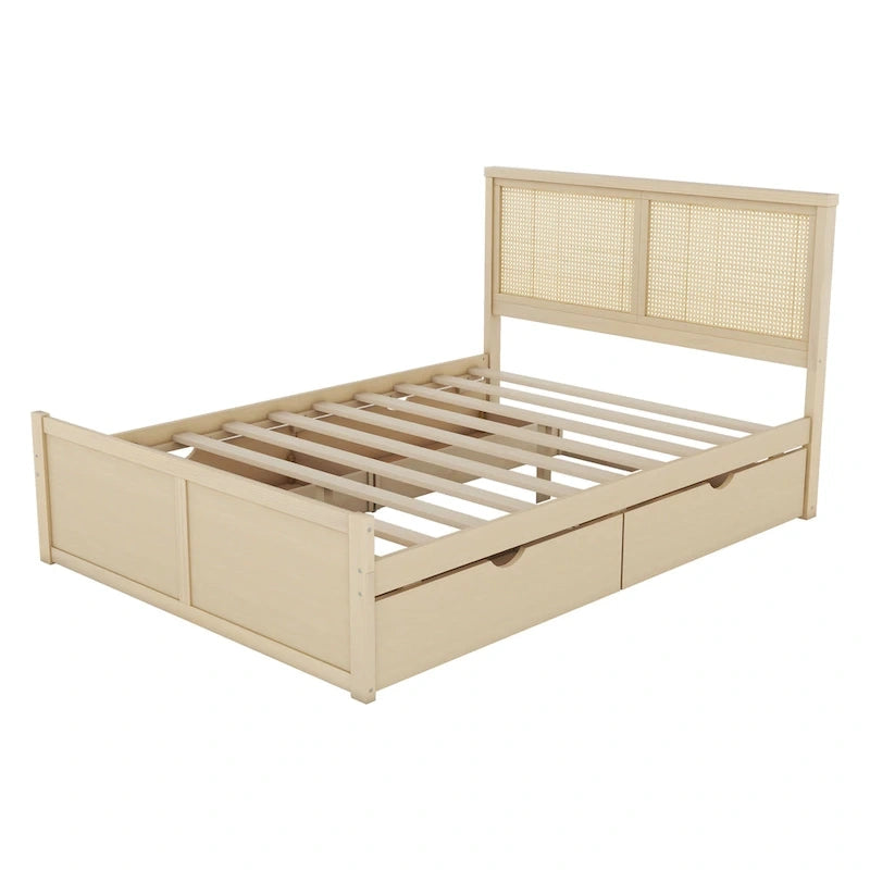 Letto matrimoniale antico in legno naturale con 4 cassetti e testiera in rattan