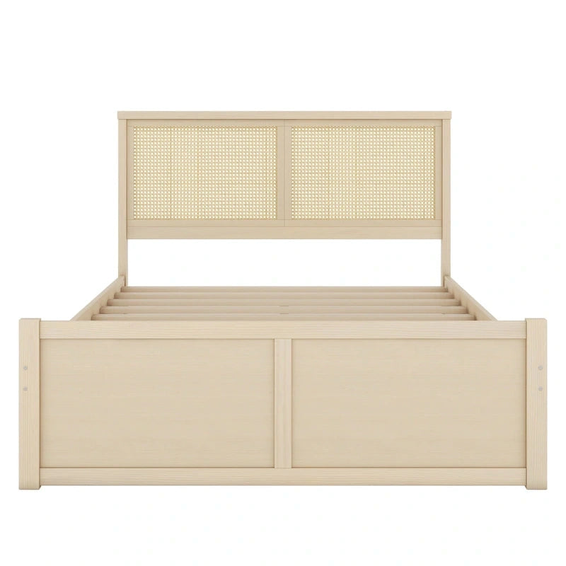 Letto matrimoniale antico in legno naturale con 4 cassetti e testiera in rattan