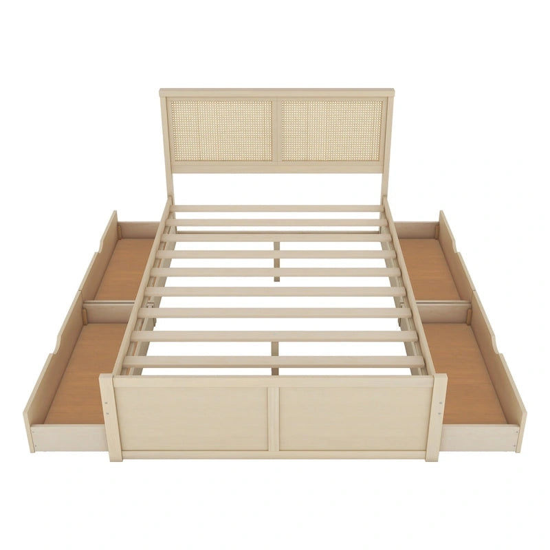 Letto matrimoniale antico in legno naturale con 4 cassetti e testiera in rattan