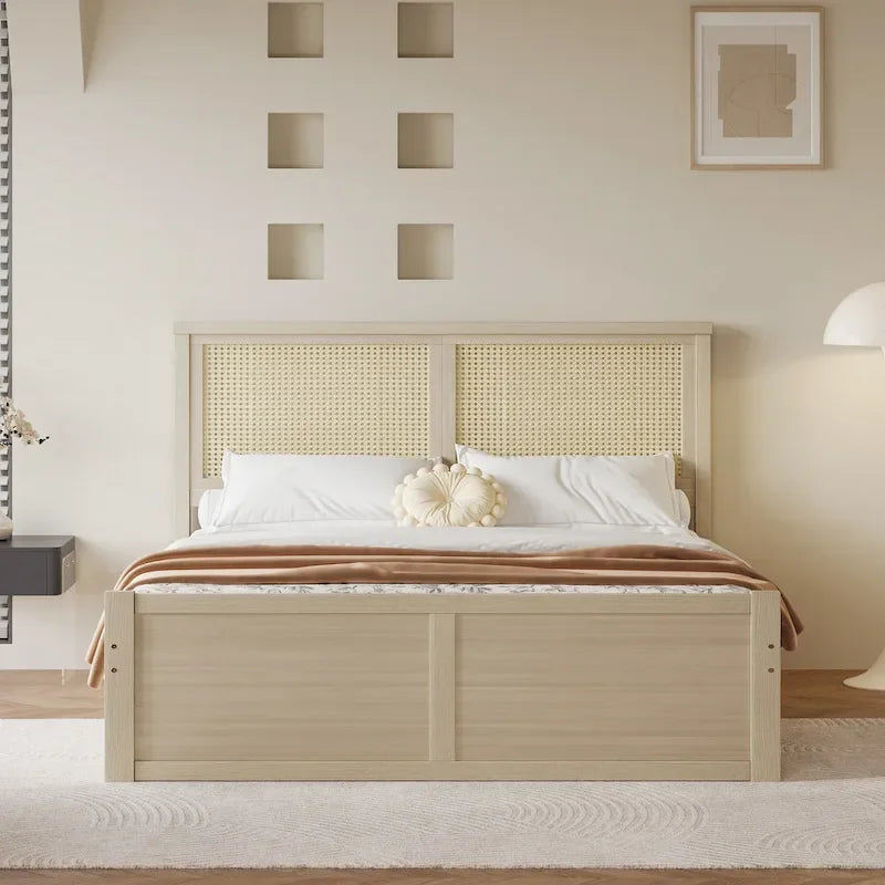 Letto Matrimoniale a Piattaforma Antico in Legno Naturale con 4 Cassetti e Testiera in Rattan