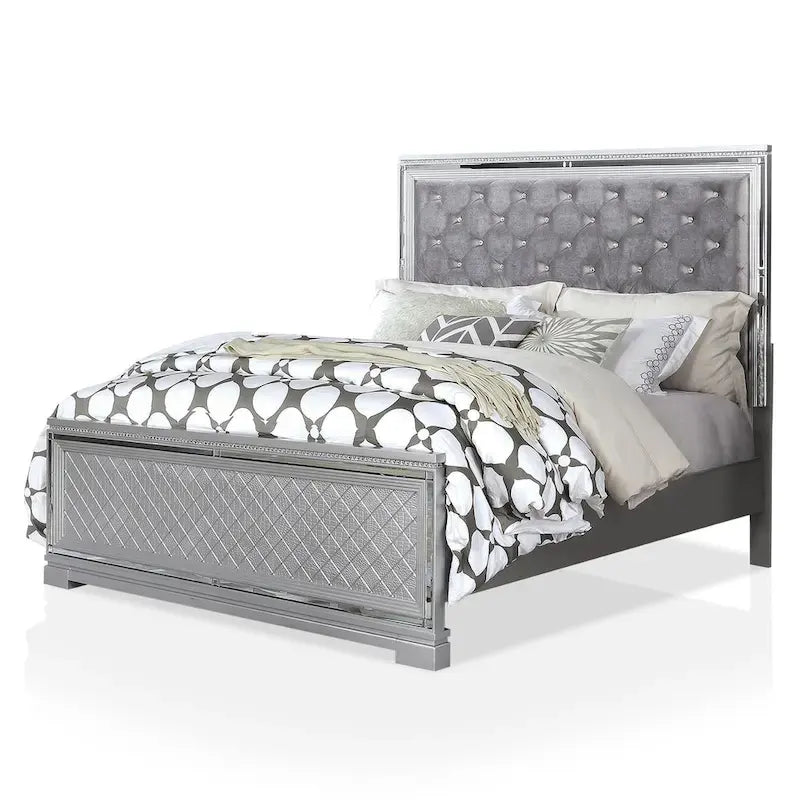 Set camera da letto 5 pezzi Seleena Glam Silver Wood con pannello trapuntato e porta USB di Furniture of America