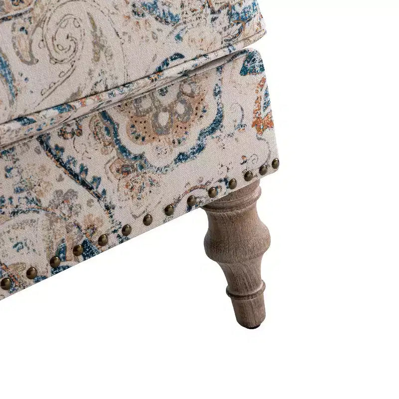 Poltrona transizionale Yahweh in legno e tappezzeria con fantasia floreale, braccioli a pannello e schienale a gobba di cammello | ART OF LIVING DESIGNS