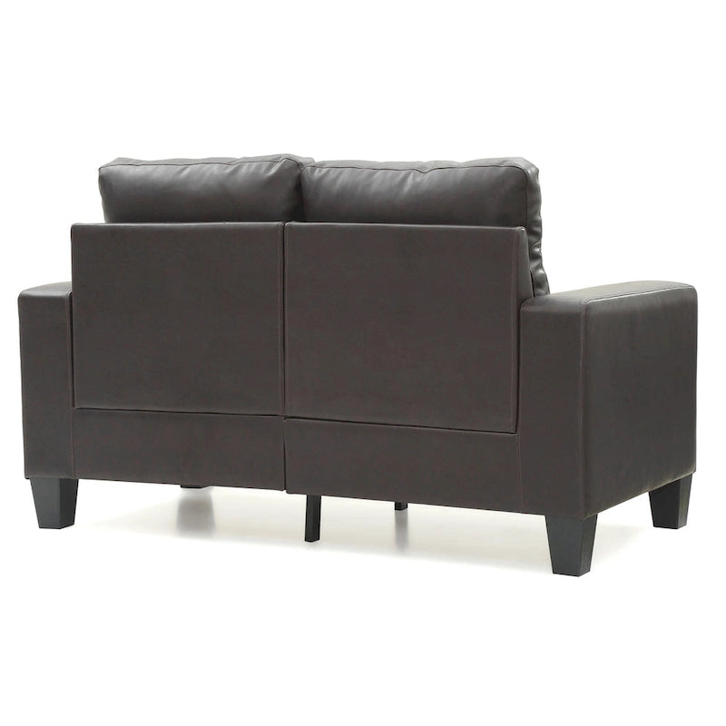 Divano Newbury a braccioli svasati in ecopelle, larghezza 58 pollici - 32L x 58P x 36A