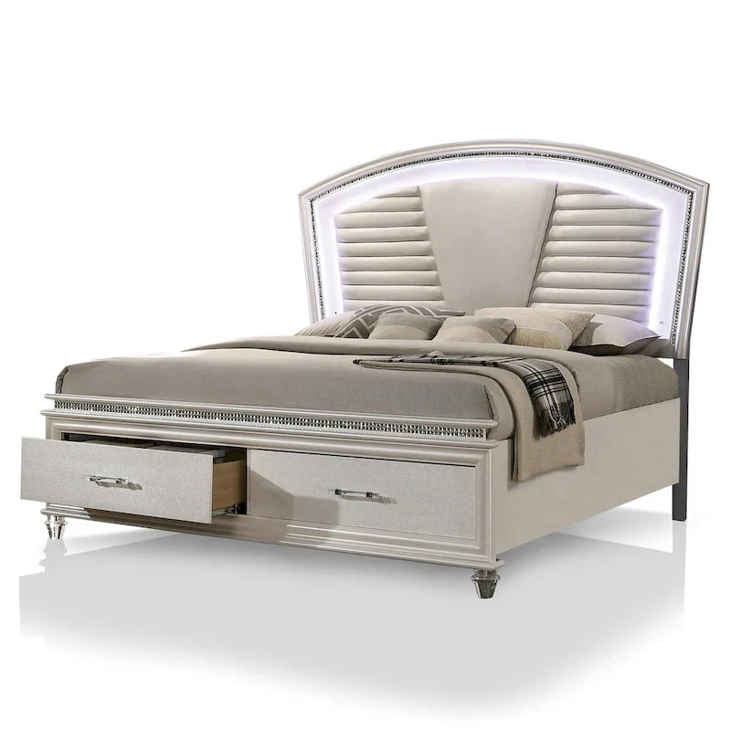 Xian Glam completo letto a piattaforma 3 pezzi in legno massello bianco con comodino e set cassettiera con LED di Furniture of America