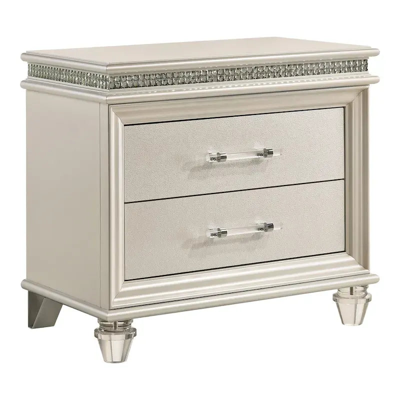 Xian Glam completo letto a piattaforma 3 pezzi in legno massello bianco con comodino e set cassettiera con LED di Furniture of America